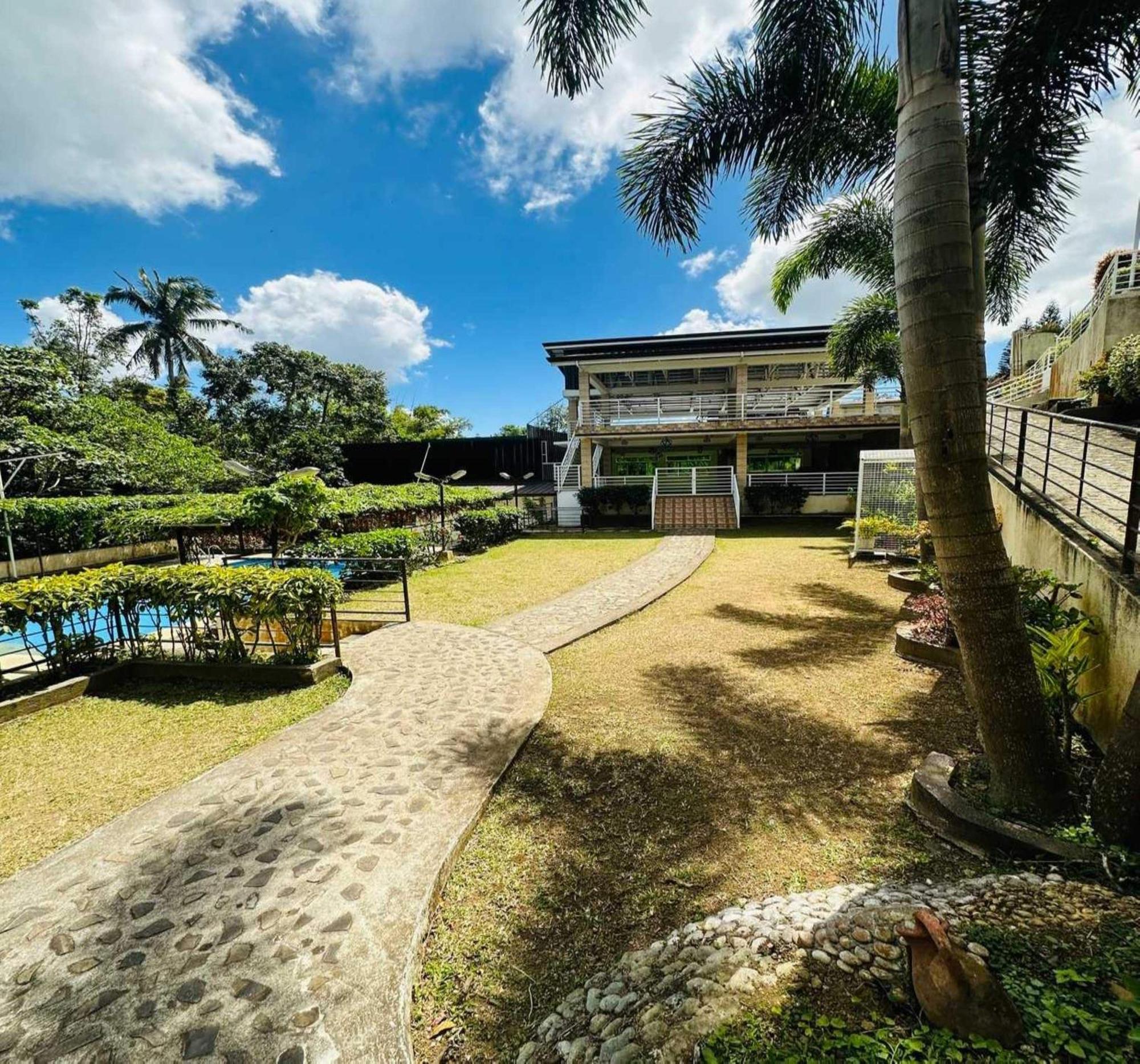Oyo 1067 Villa Sofia At Silang Tagaytay City Exterior photo
