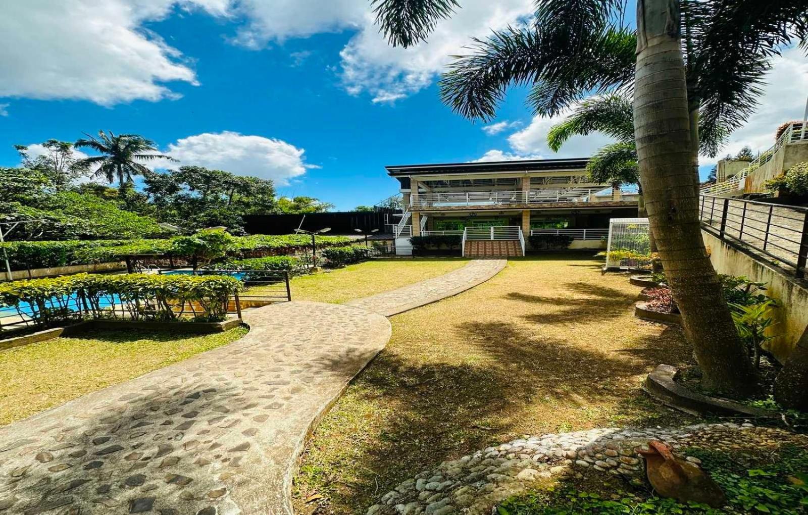 Oyo 1067 Villa Sofia At Silang Tagaytay City Exterior photo